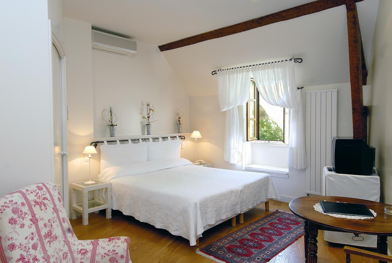 Le Vieux Pont Hotell Belcastel  Eksteriør bilde